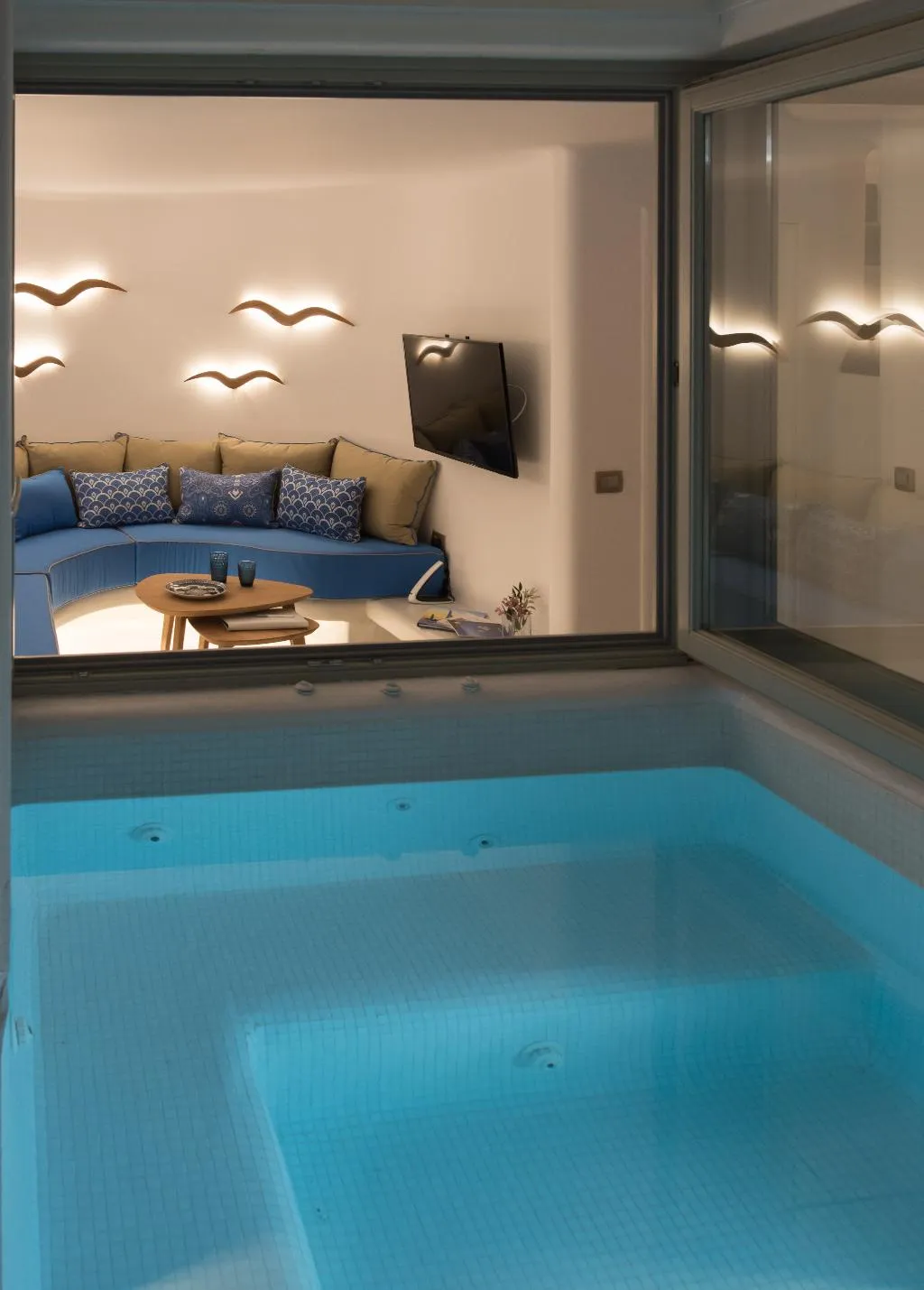 SUITE DELUXE WITH PRIVATE POOL Room, La Perla Villas and Suites, Santorini