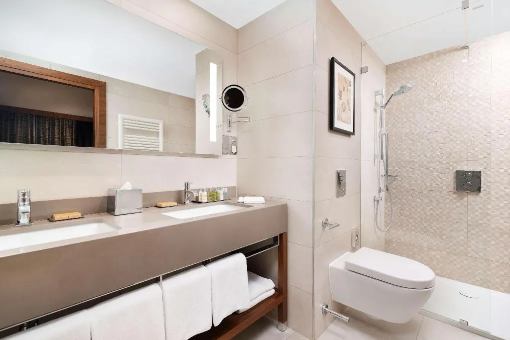 SUITE KING BED ONE BEDROOM  Room, DoubleTree by Hilton Krakow Hotel & Convention Cen, Krakow