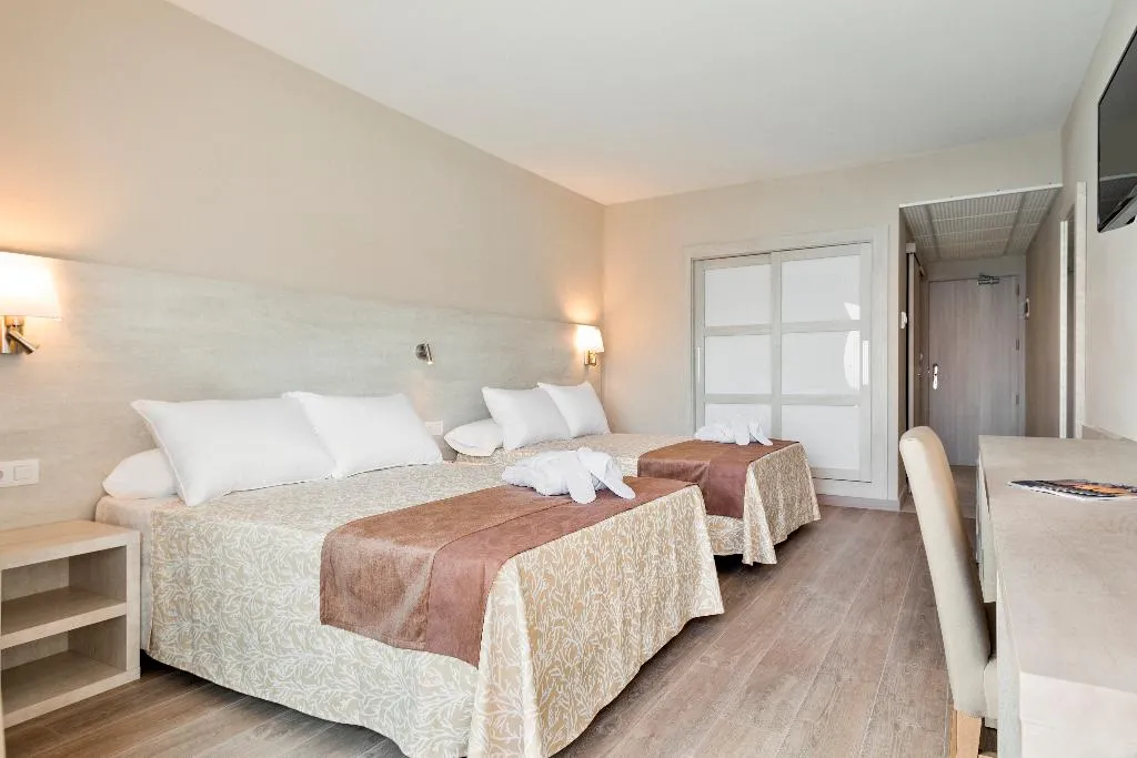 Double or Twin CAPACITY 3 Room, Best Negresco, Costa Dorada