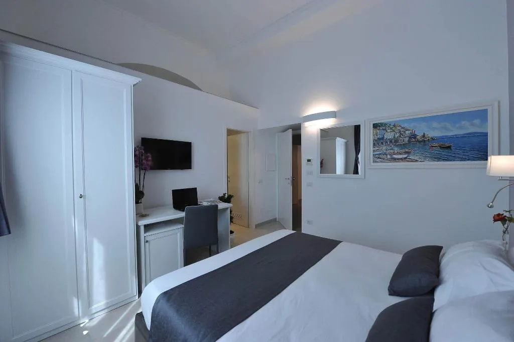 Room, SorrentoBay, Naples