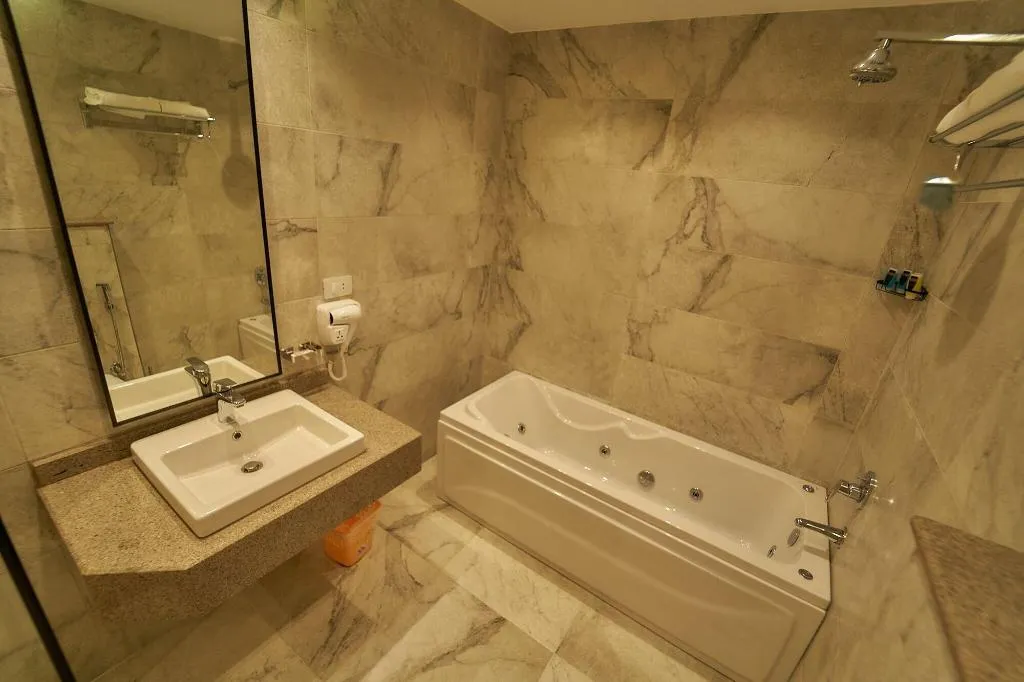 Room, Gold's Pyramids Hotel, Cairo