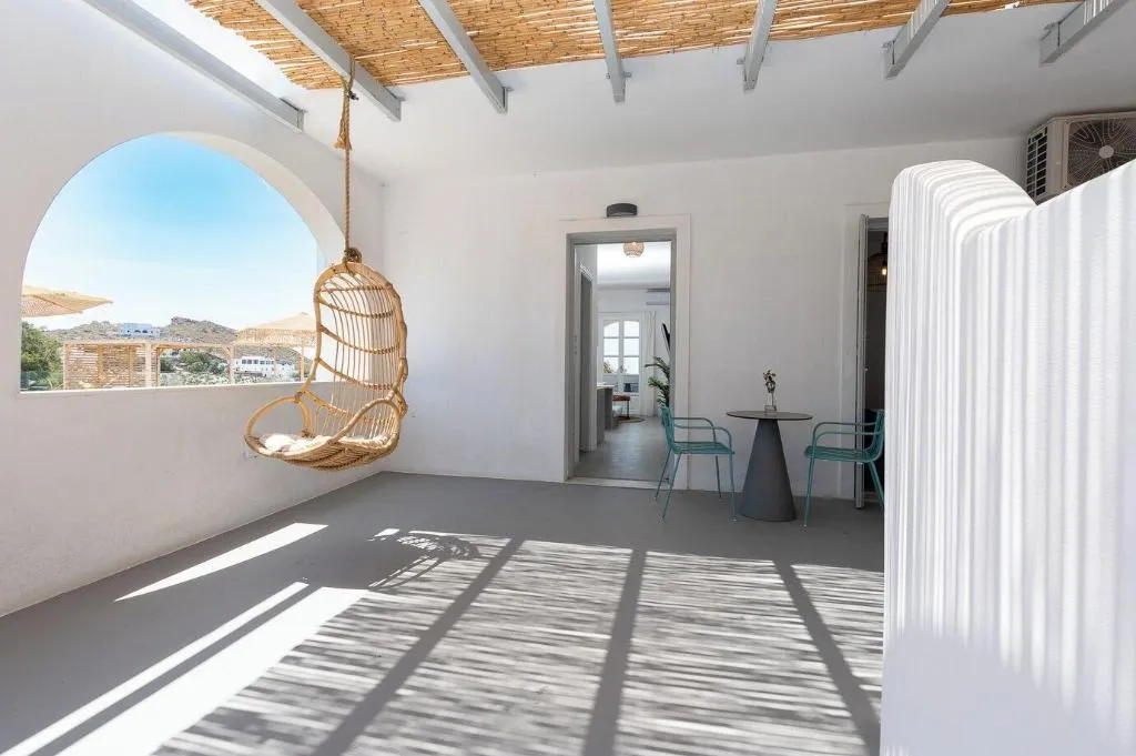 Room, Symmetry Suites, Santorini