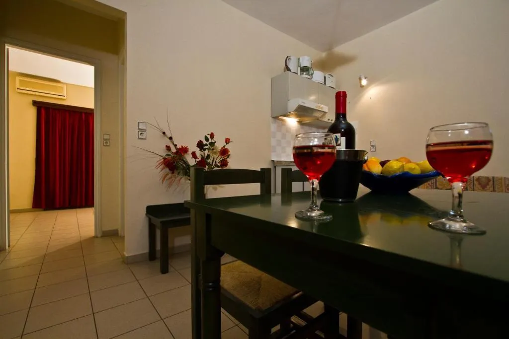 APARTMENT basement Room, Mythos Platanias, Crete