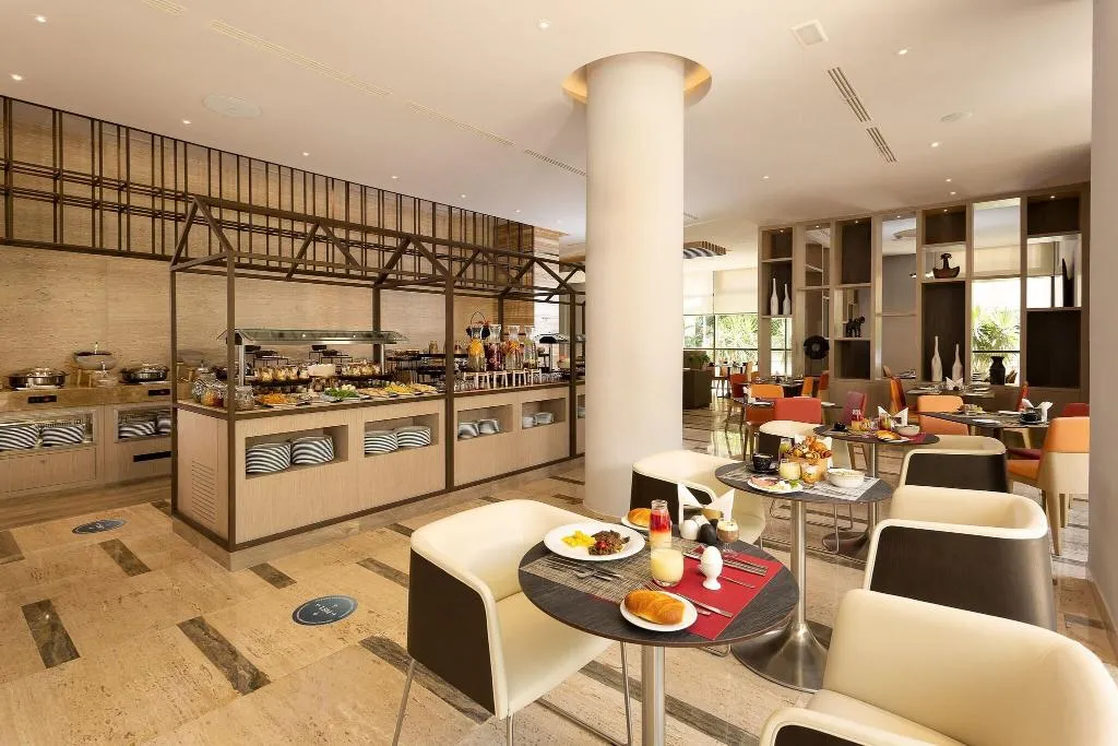 Restaurant, Novotel Tunis Lac, Tunisia