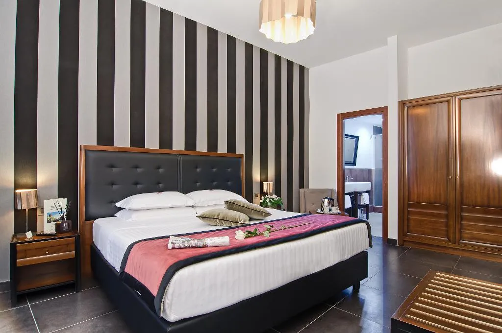 TRIPLE STANDARD Room, Navona Colors Hotel, Rome