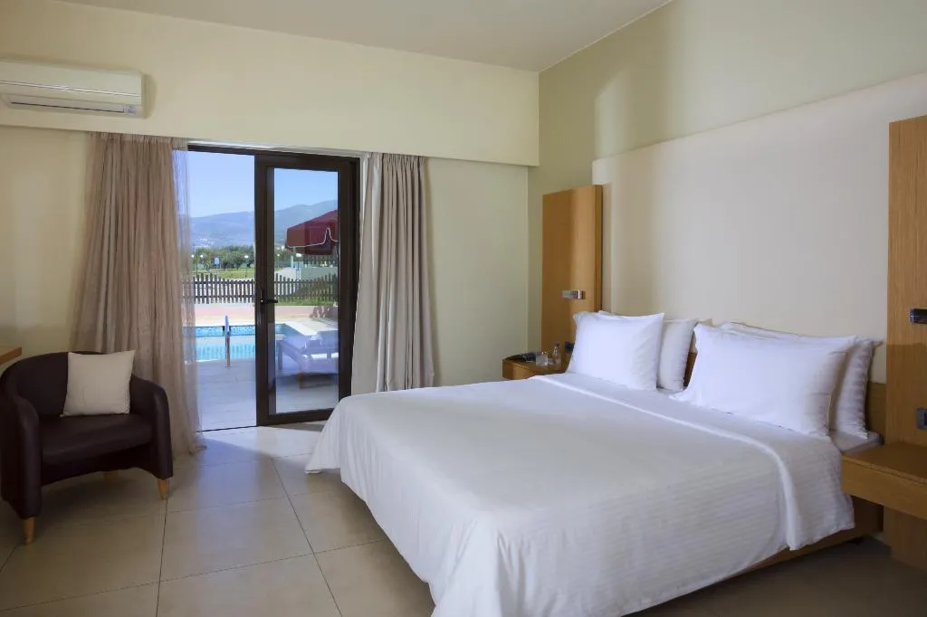 Double or Twin SUPERIOR WITH PRIVATE POOL Room, Elite City Resort, Kalamata