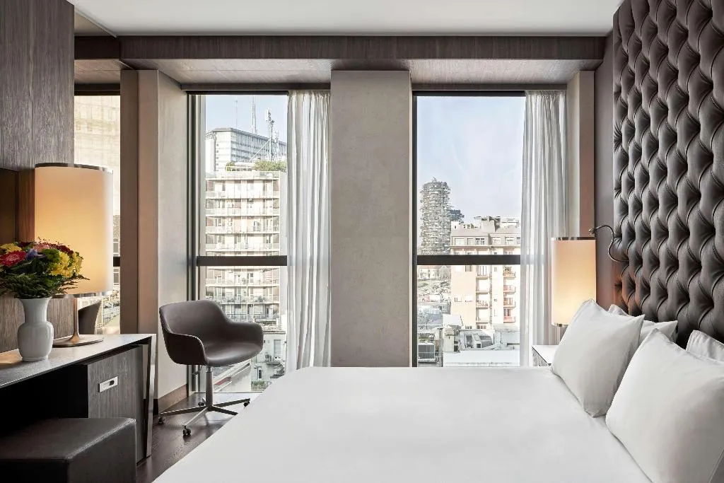 Room CITY VIEW KING BED Room, Hyatt Centric Milan Centrale, Milan