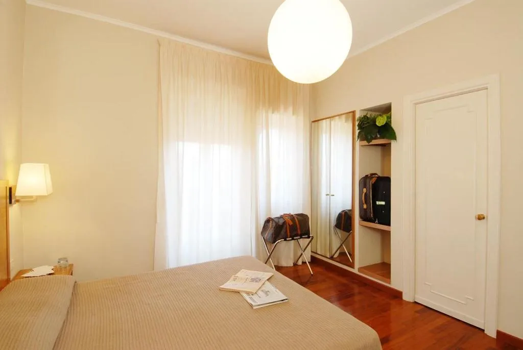 DOUBLE QUEEN SIZE BED Room, Hotel Terminal, Rome