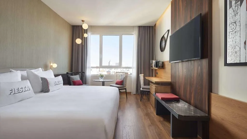 Room, Hyatt Centric Gran Via Madrid, Madrid