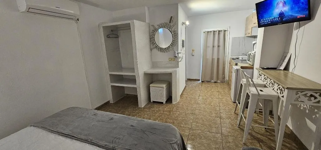 Room, Pleasure Beachside Studios, Santorini