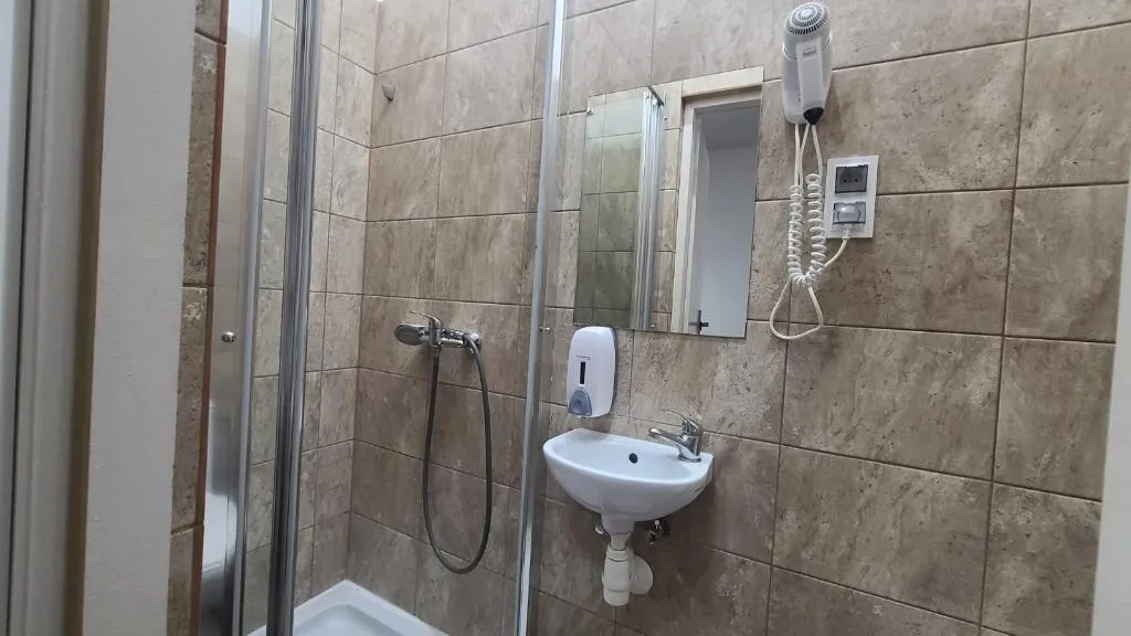 DOUBLE ONE BEDROOM ONE BATHROOM Room, Lorf Hostel&Coffee, Krakow
