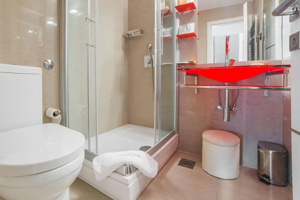 Room, House Karkovich, Split