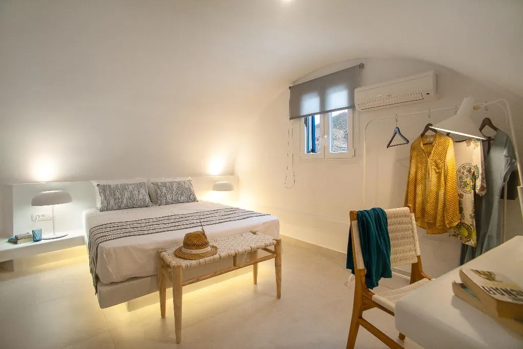 Room, Margarenia, Santorini