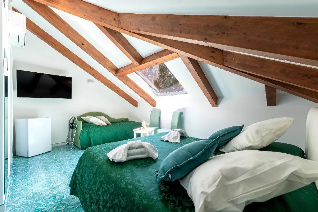 JUNIOR SUITE STANDARD Room, Hotel Villa Annalara, Naples