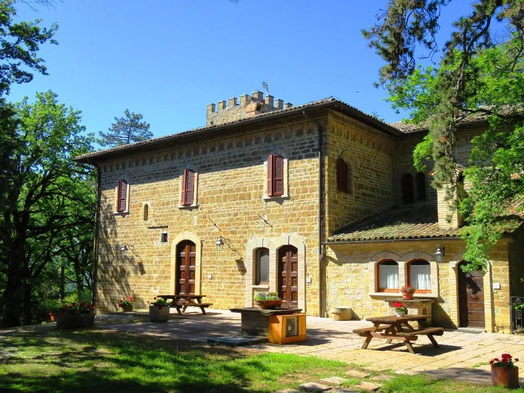 Sports and Entertainment, Castello Cortevecchio, Umbria
