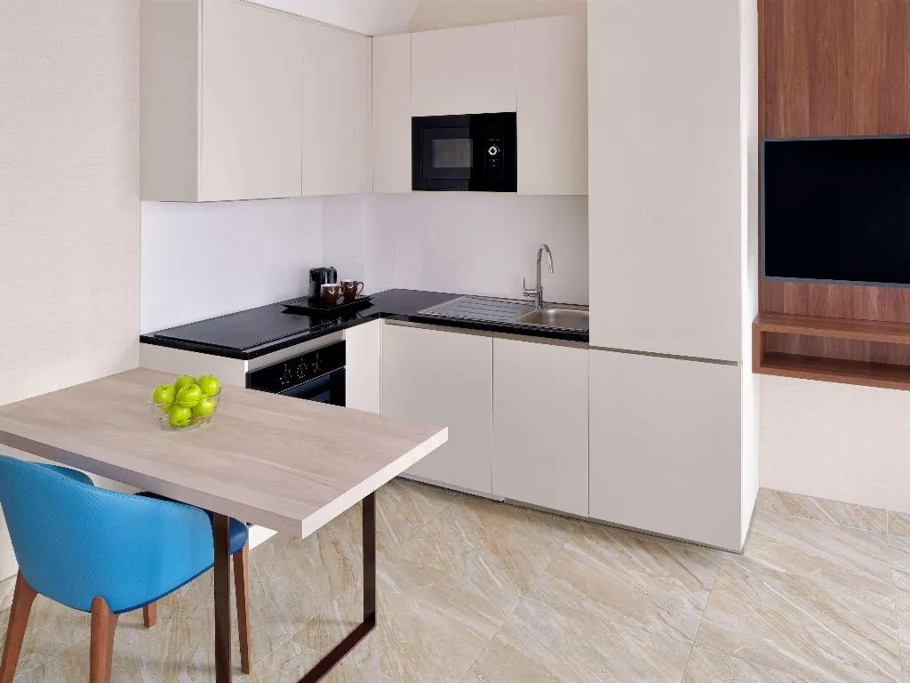 APARTMENT WITH VIEWS Room, Movenpick Hotel Apartments Downtown Dubai, Dubai