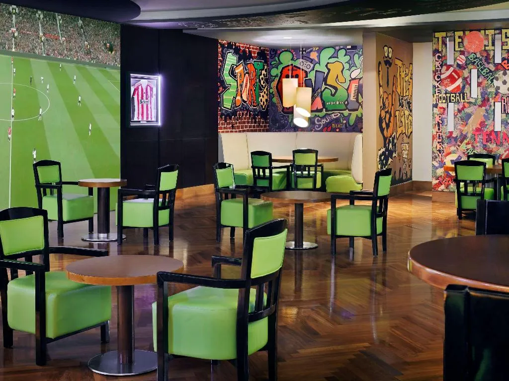 Bar, Movenpick Hotel Jumeirah Beach, Dubai
