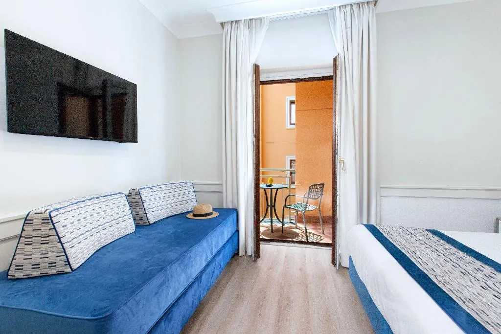 Double or Twin DELUXE WITH BALCONY Room, Michelangelo, Naples