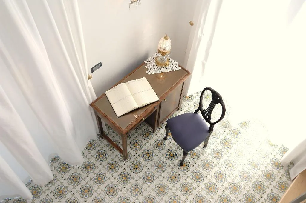 Room, Residenza Luce, Naples