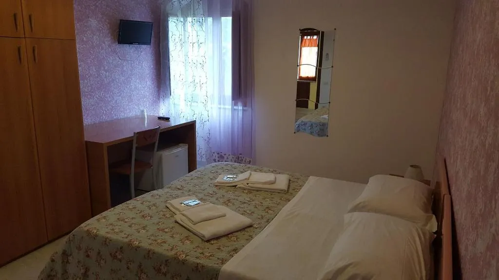 Room, Villa De Angelis, Naples