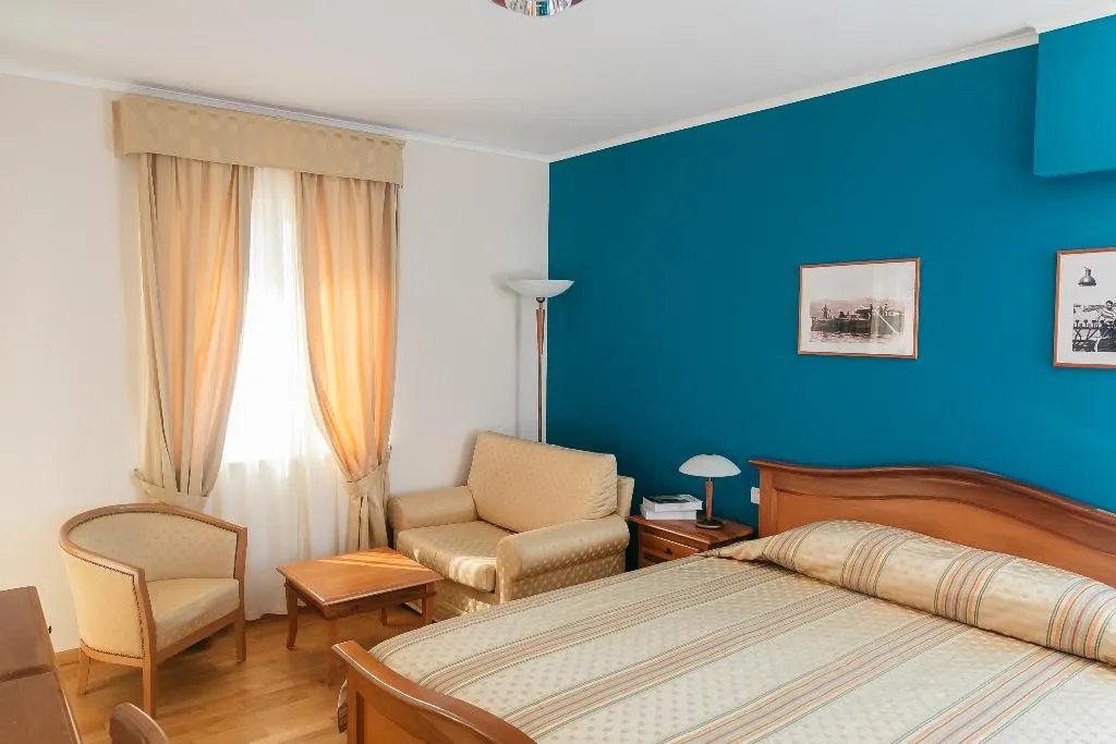 DOUBLE WITH BALCONY Room, Spongiola, Split