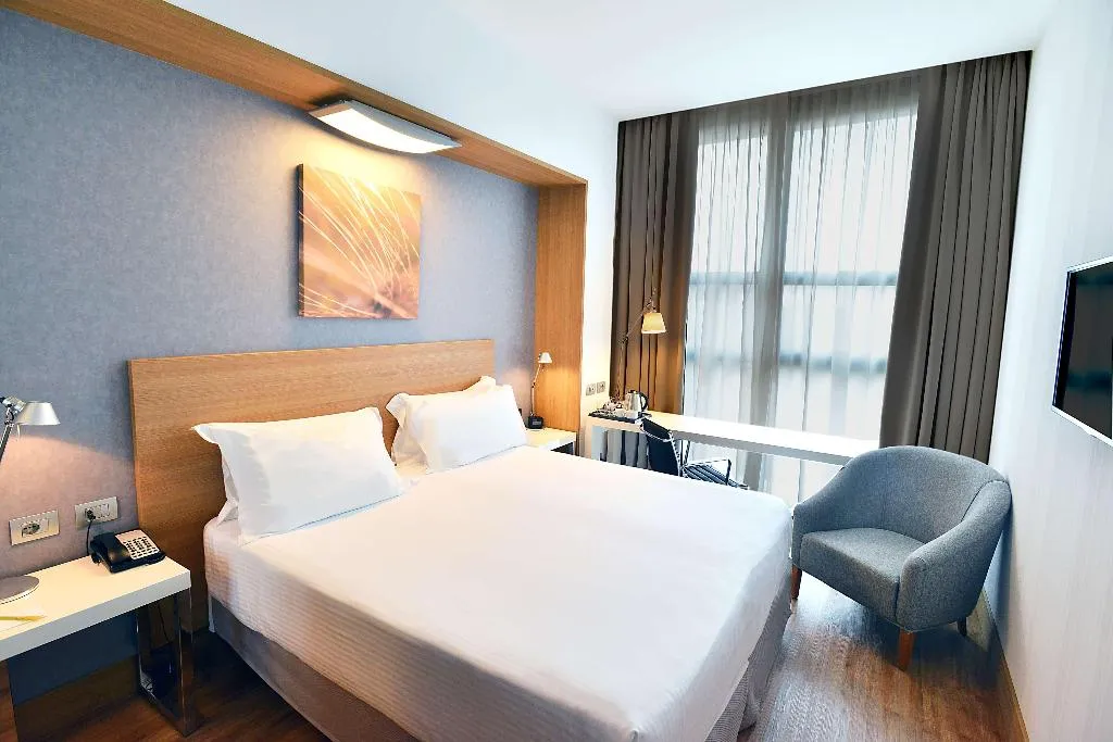 DOUBLE KING SIZE BED Room, Hilton Garden Inn Milan North, Milan