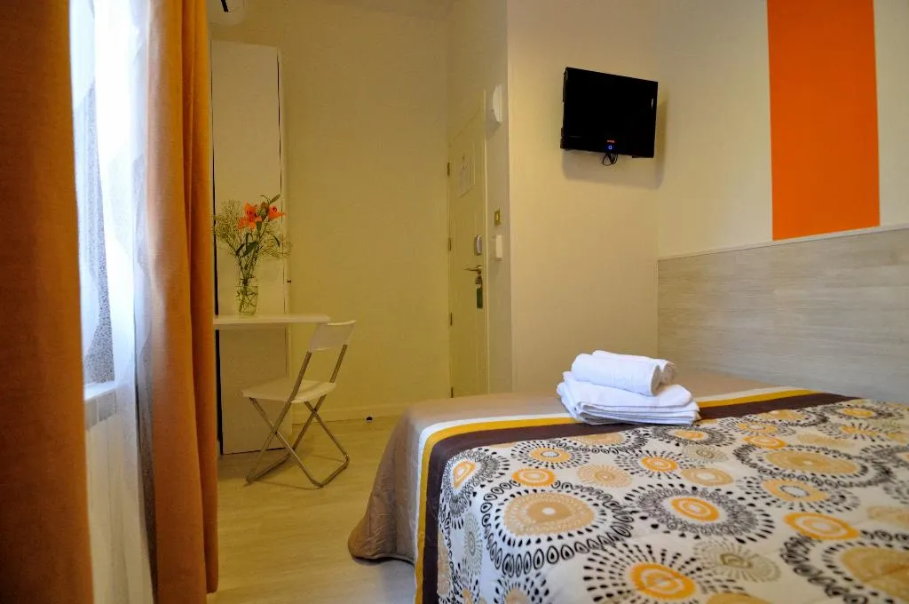 DOUBLE WITH SHARED BATHROOM Room, Far Home Plaza Mayor, Madrid