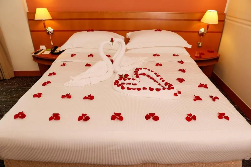 DOUBLE PREMIUM KING BED Room, J5 Hotel Port Saeed (formerly Rihab Rotana), Dubai