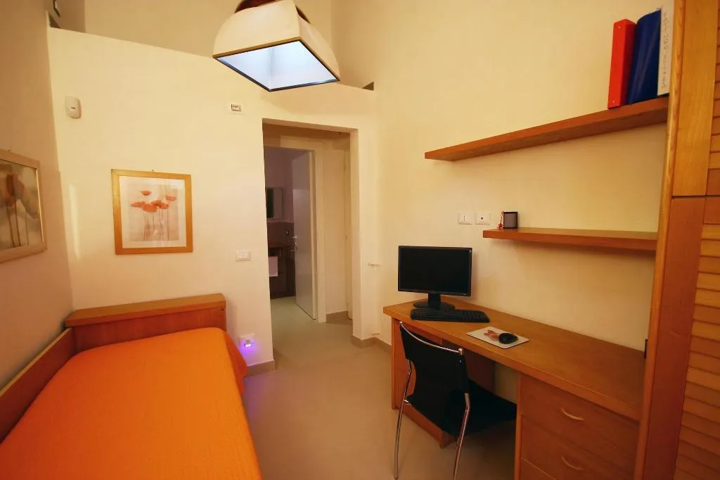 Room, Khalisah, Palermo
