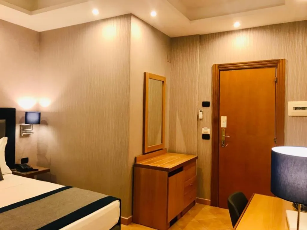 Double or Twin STANDARD Room, American Hotel, Naples