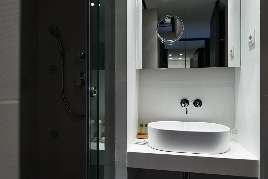 SINGLE GUEST ROOM Room, Alexandra Barcelona, Curio Collection by Hilton, Barcelona