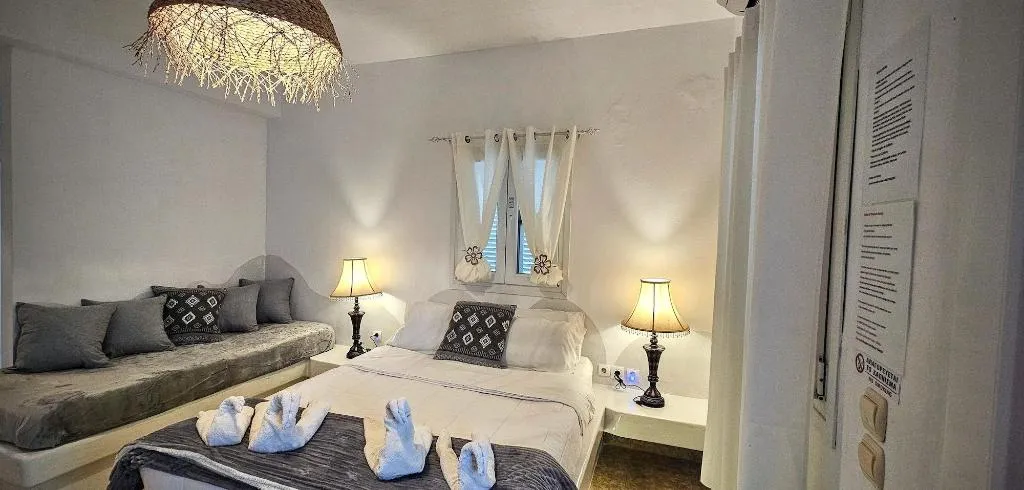 Room, Pleasure Beachside Studios, Santorini