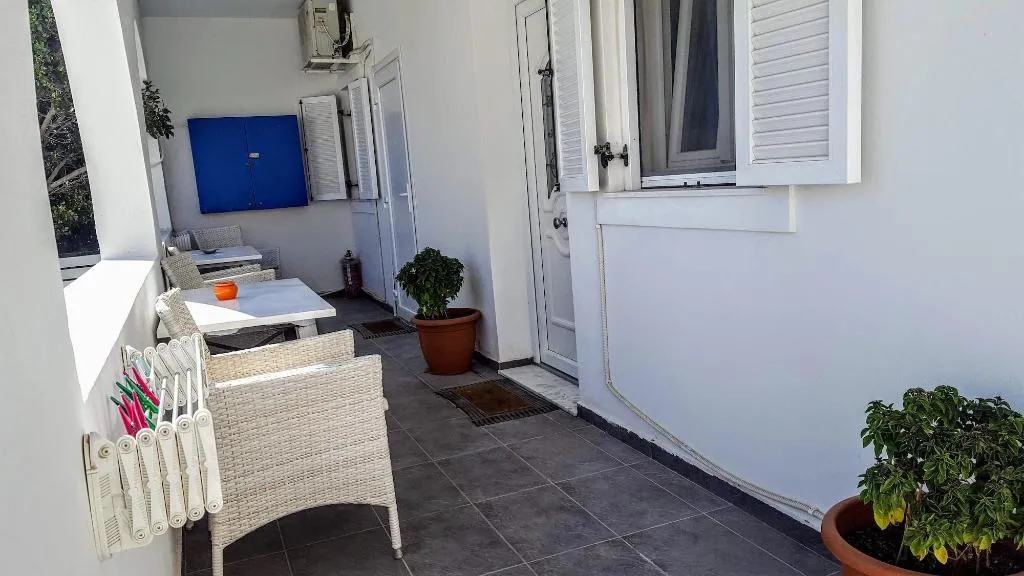 Room, Pleasure Beachside Studios, Santorini