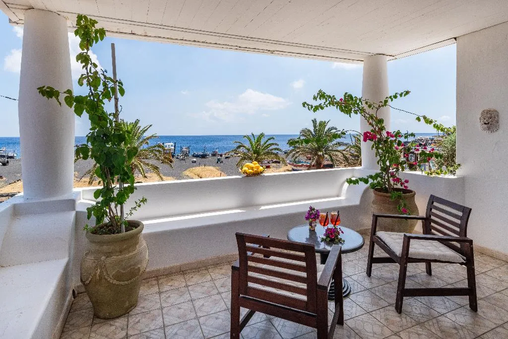 Terrace, Hotel Ossidiana Stromboli, Palermo