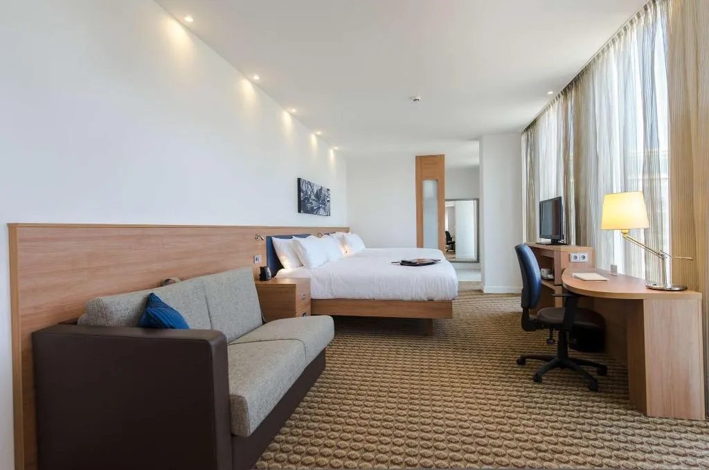 QUADRUPLE STANDARD Room, Hampton by Hilton Amsterdam / Arena Boulevard, Amsterdam