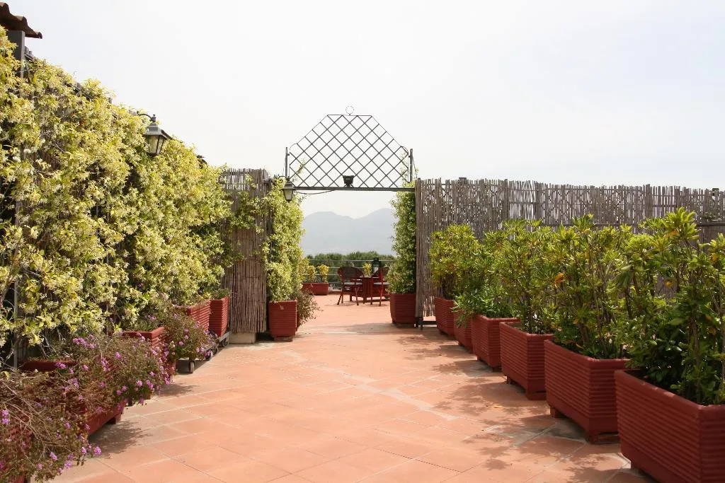 Terrace, Culture Hotel Villa Capodimonte, Naples