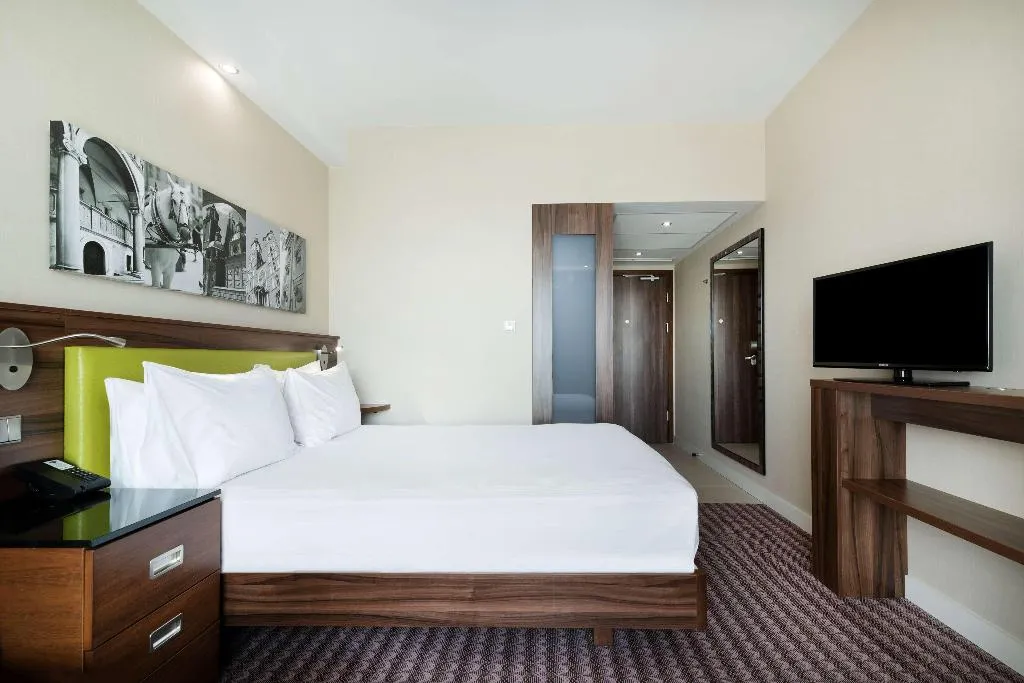 DOUBLE QUEEN SIZE BED Room, Hampton By Hilton Krakow, Krakow