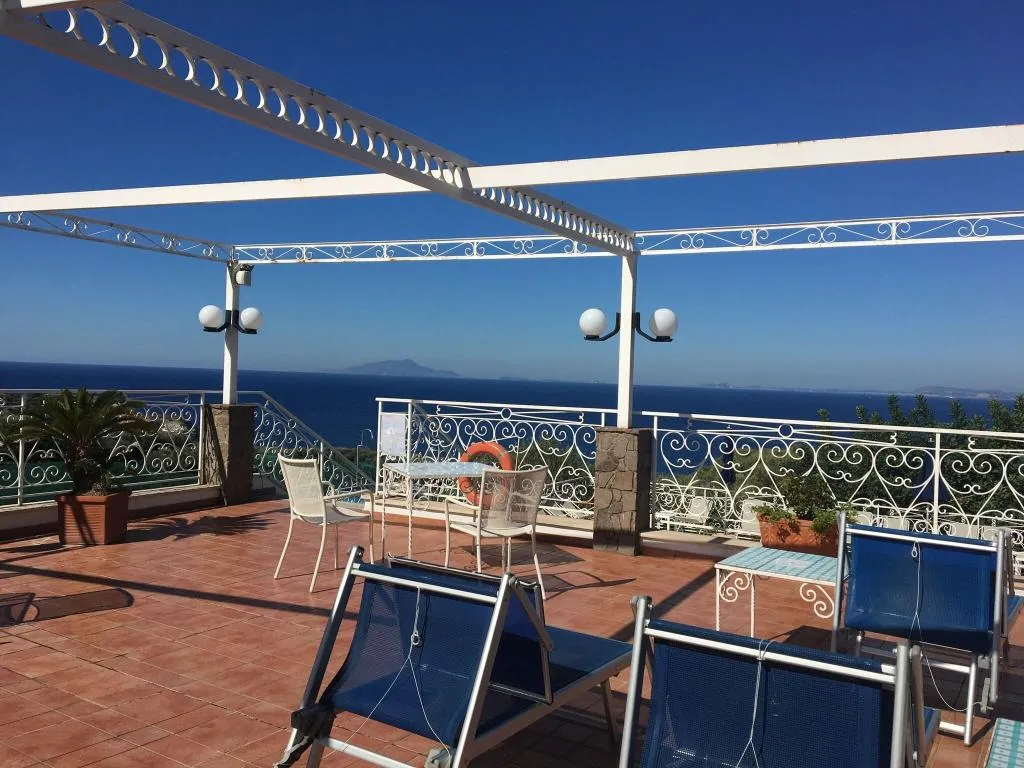 Terrace, Dania, Naples
