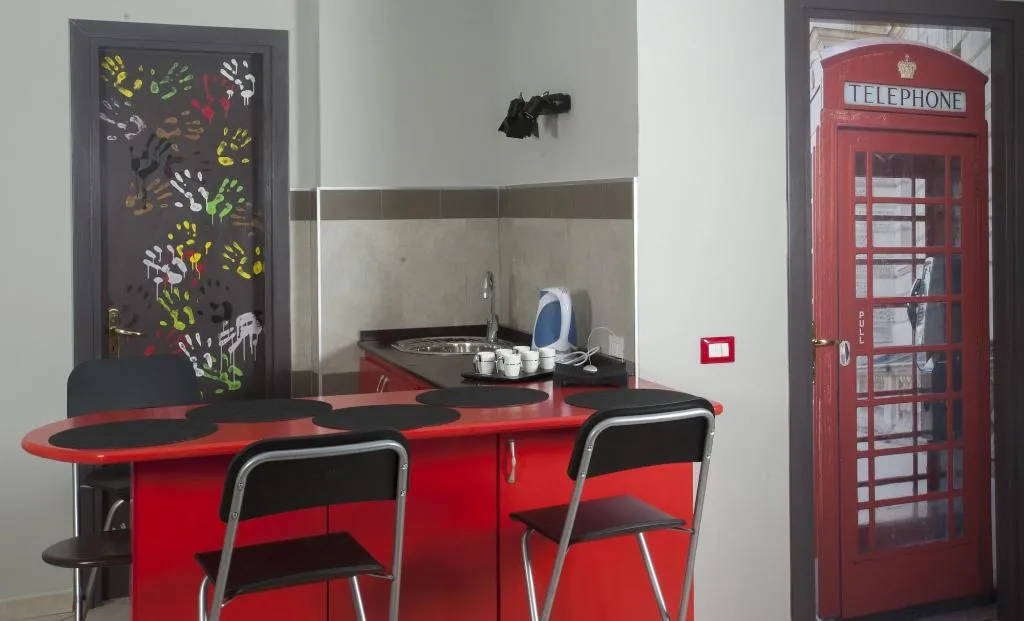 Room, City Pompei Accommodations, Naples