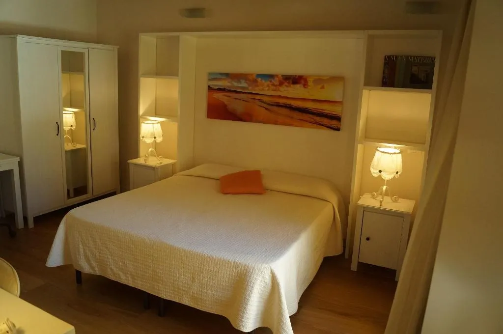 Room, Khalisah, Palermo