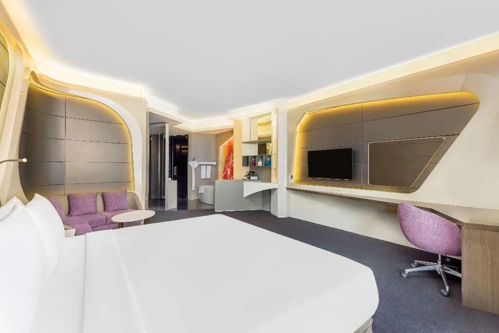 SUITE GRAND DELUXE Room, V Hotel Dubai, Curio Collection by Hilton, Dubai