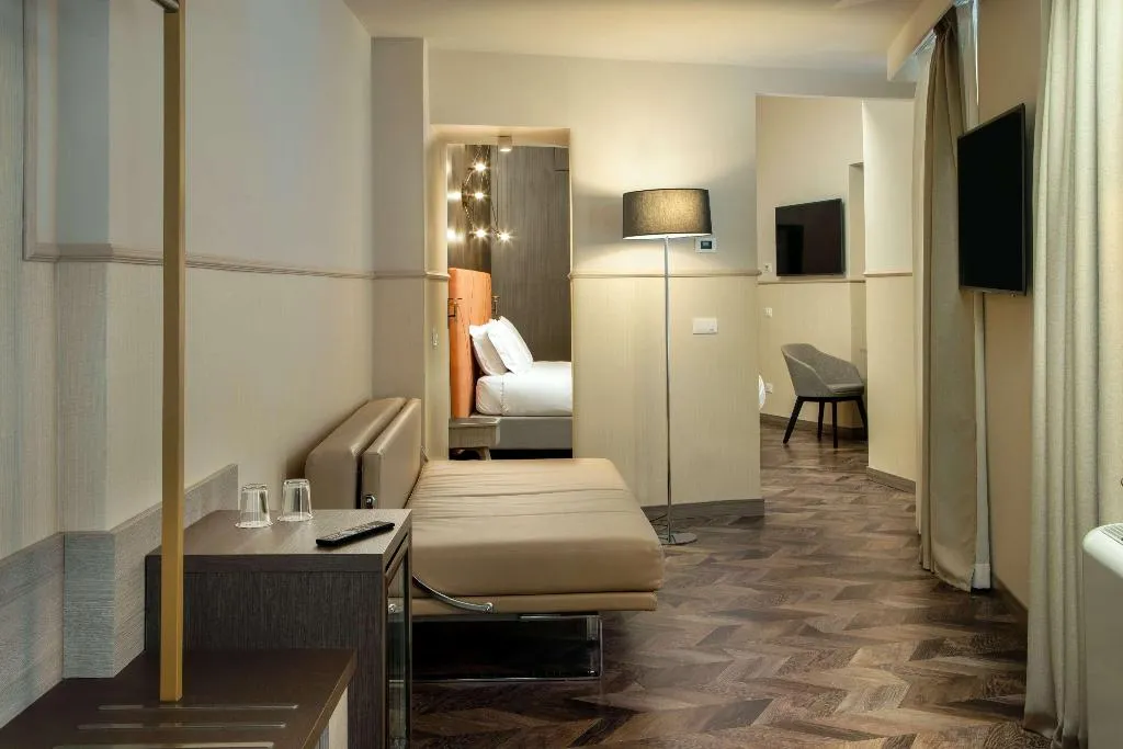 JUNIOR SUITE KING SIZE BED Room, Cosmopolita Hotel Rome, Tapestry Collection by Hil, Rome