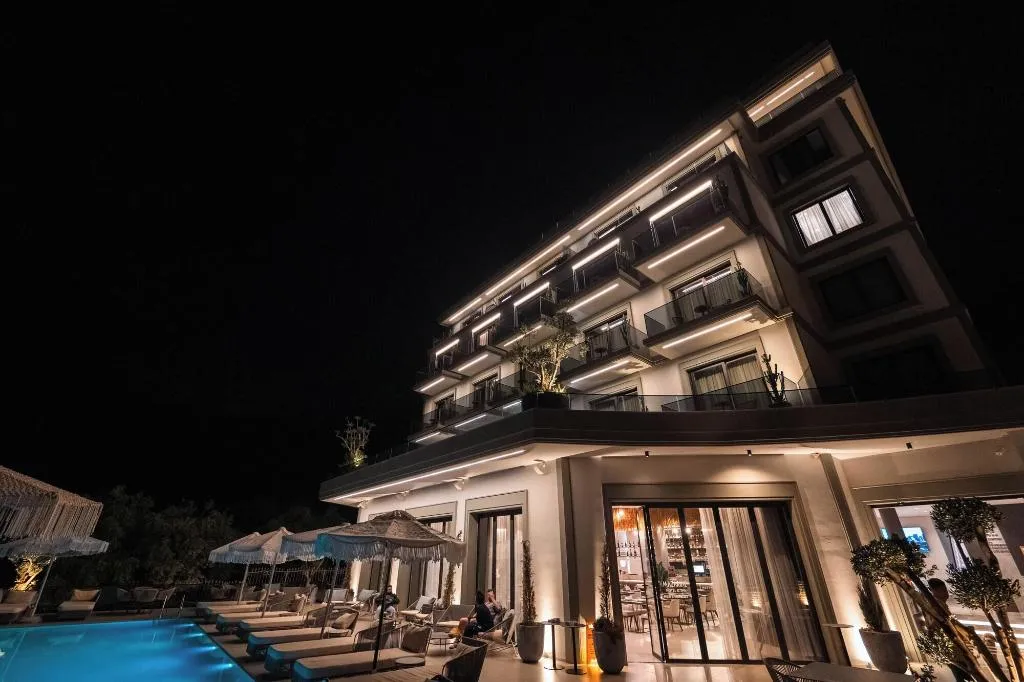Sports and Entertainment, Mazarine Hotel, Kavaje
