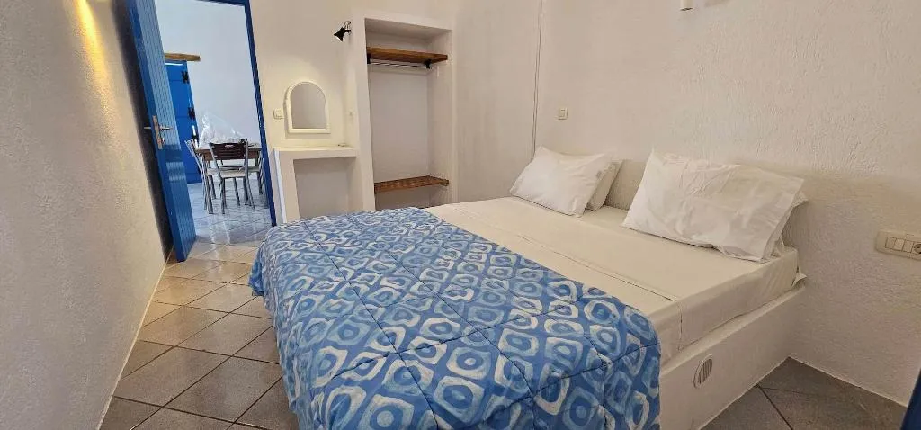 Room, Pleasure Beachside Studios, Santorini