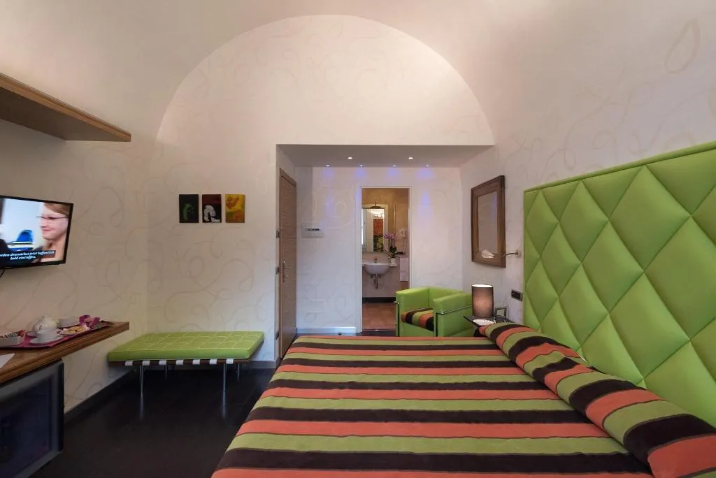 DOUBLE CLASSIC Room, Palazzo Ferraioli, Naples