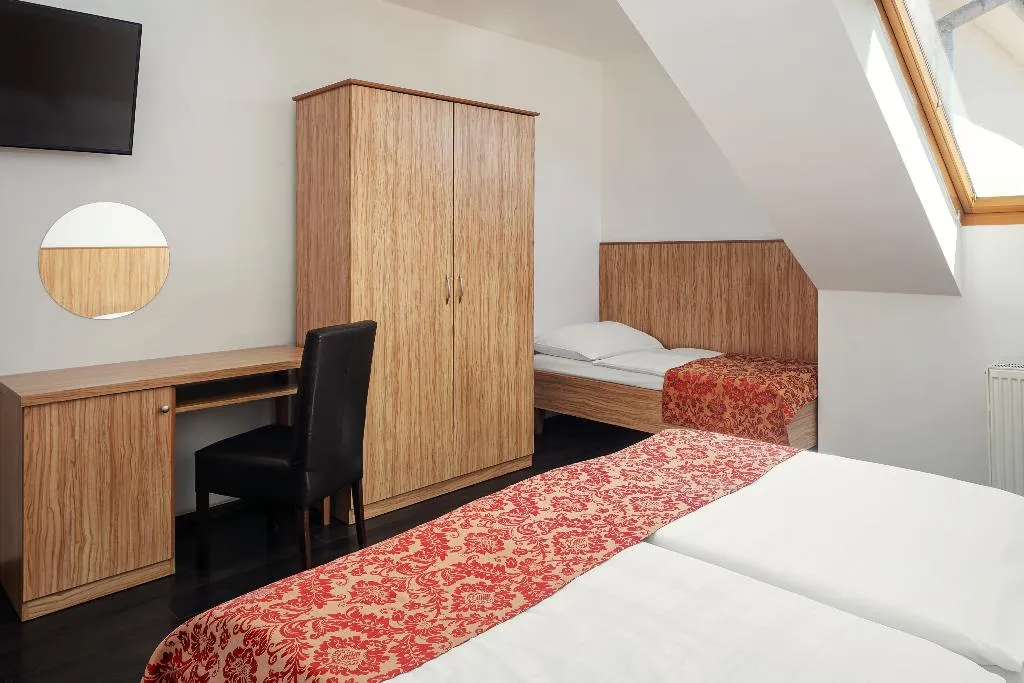 TRIPLE SUPERIOR WITH AIR CONDITIONING Room, Superior Hotel, Prague