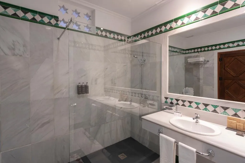 JUNIOR SUITE STANDARD Room, Parador de Guadalupe, Madrid