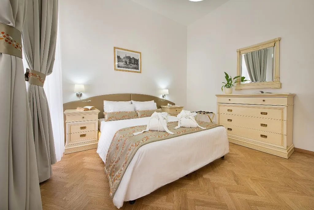 TRIPLE SUPERIOR Room, Suite Home Prague, Prague