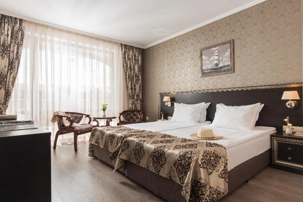 DOUBLE POOL VIEW Room, Hotel and SPA Diamant Residence, Bourgas