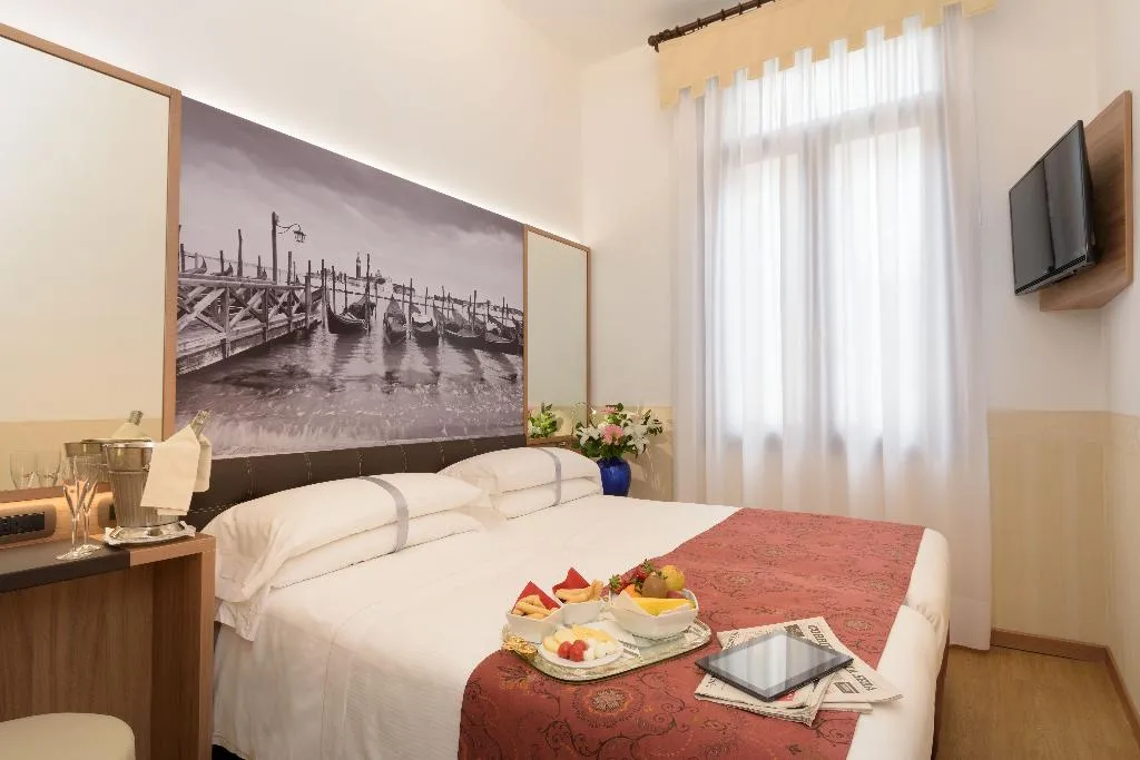 Double or Twin CLASSIC Room, UNA HOTELS Ala Venezia - Adults +16, Venice